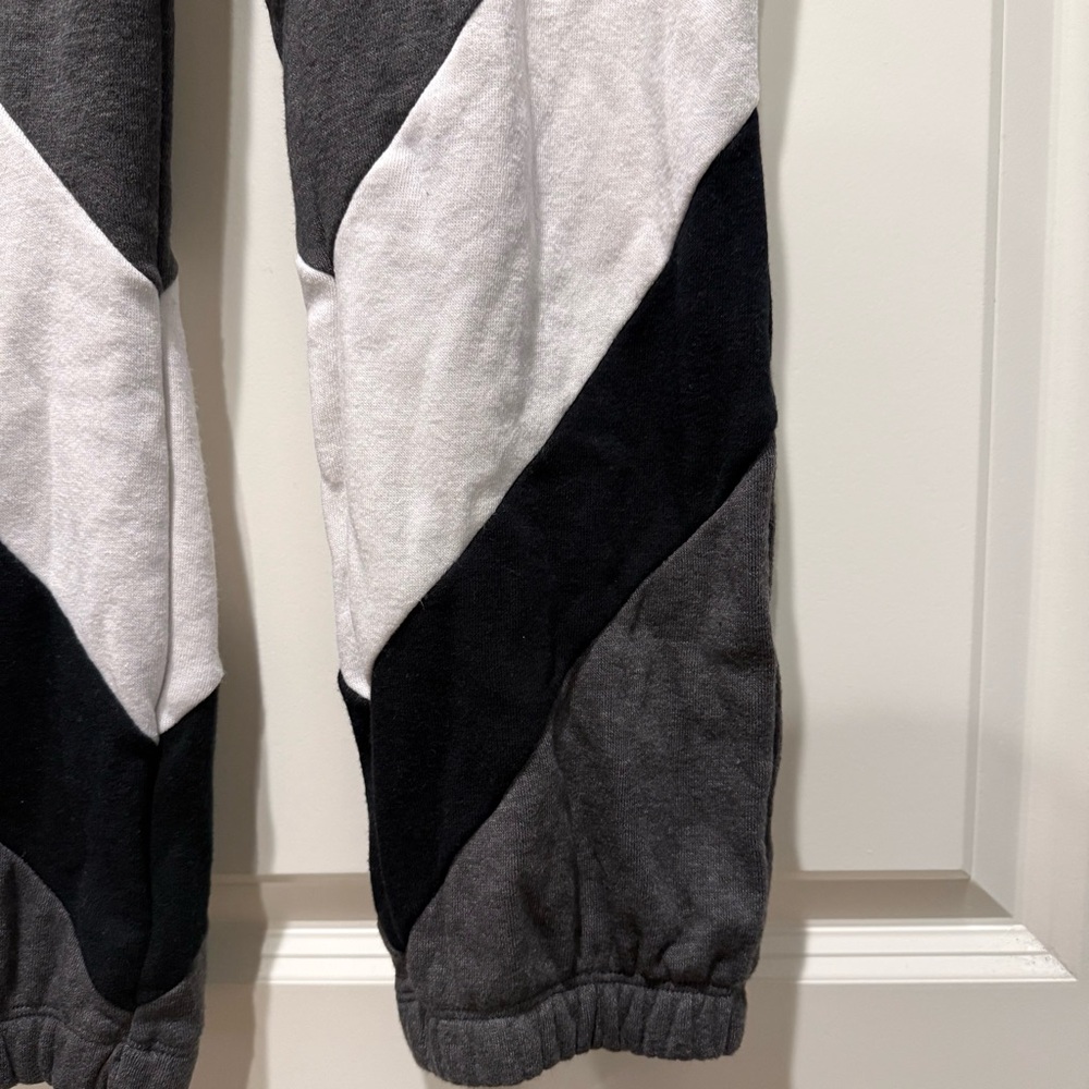 Sweatpants - Picture 2 of 6